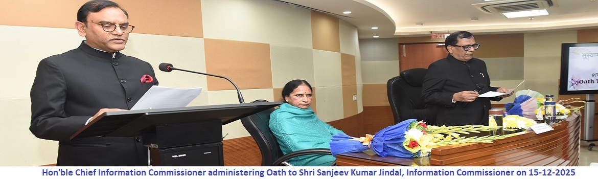 Hon'ble Chief Information Commissioner administering Oath to Shri Sanjeev Kumar Jindal, Information Commissioner on 15-12-2025