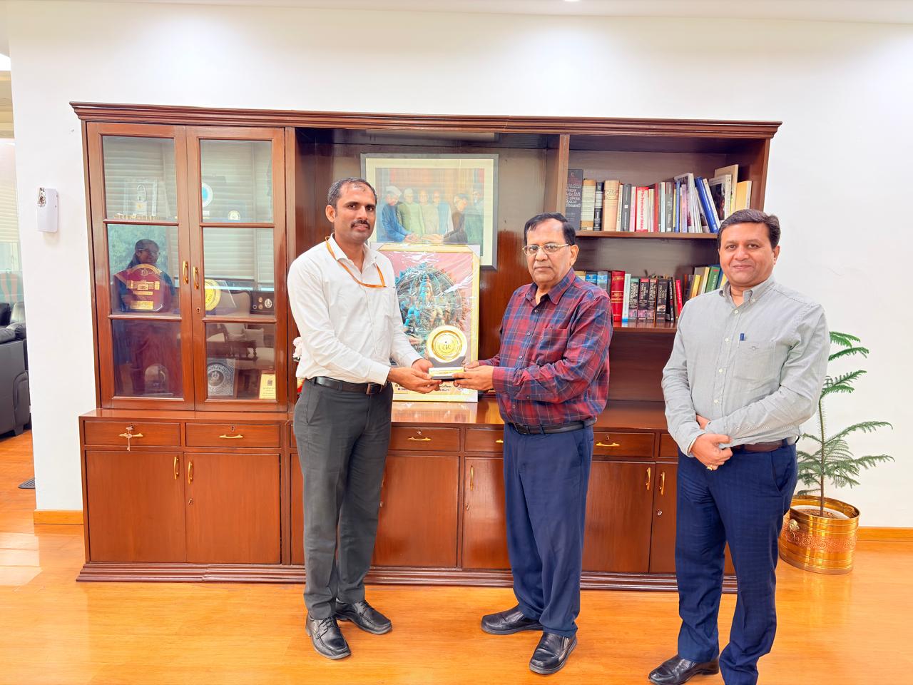 Visit of IPoS probationers