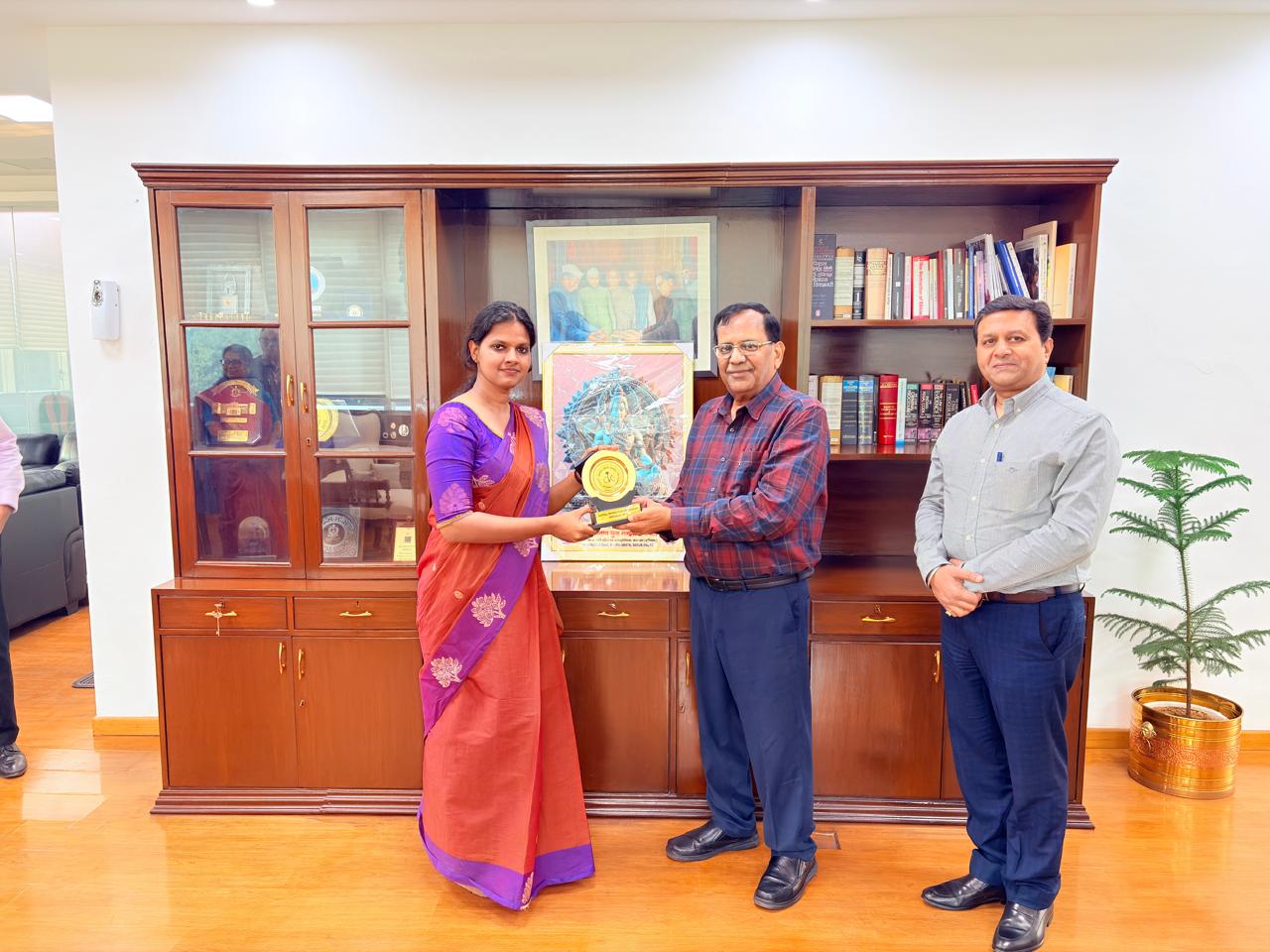 Visit of IPoS probationers