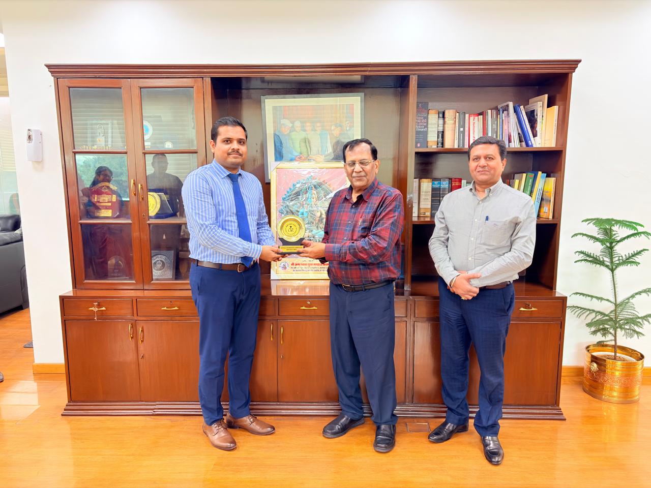 Visit of IPoS probationers